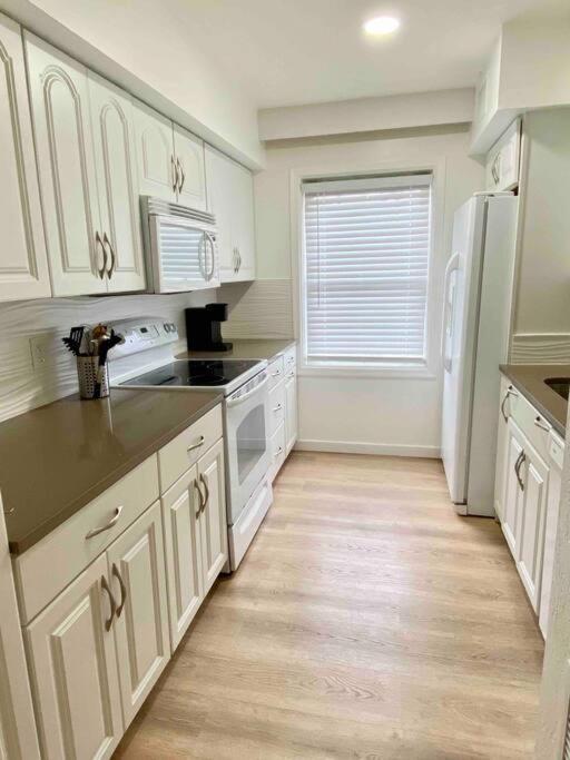 Endless Summer -Updated Townhome, 3-5 Minute Walk To The Beach! Indian Harbour Beach Экстерьер фото