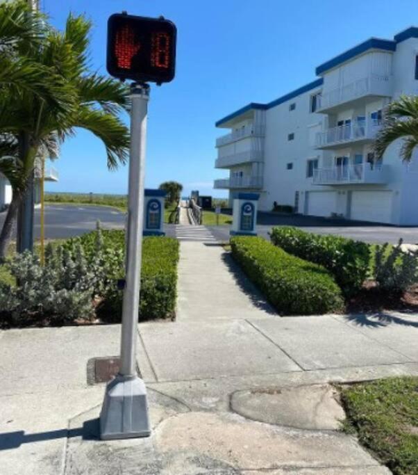 Endless Summer -Updated Townhome, 3-5 Minute Walk To The Beach! Indian Harbour Beach Экстерьер фото